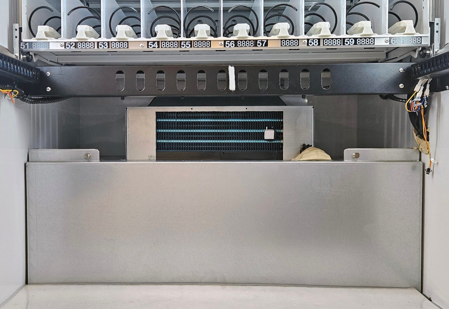 VC 7210-5C Large White Refrigerated Combo Machine - Image 5